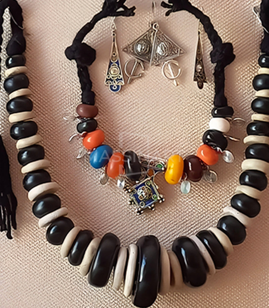 Héritage en perles - signé par l'artiste Sara Hamid.