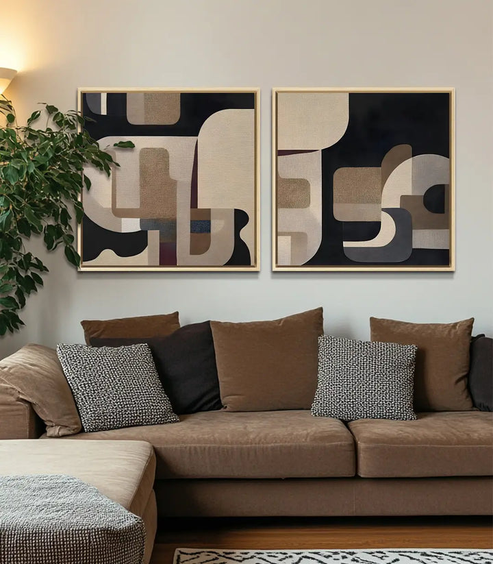 Mise en situation salon moderne, diptyque Clayen Massinart au-dessus canapé marron
