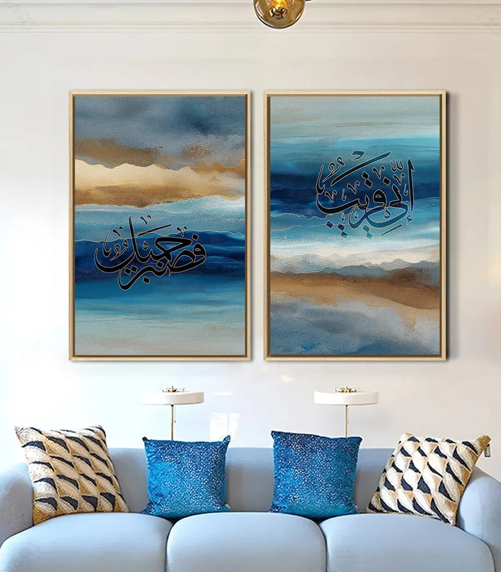 Mise en situation salon moderne — diptyque calligraphie islamique au-dessus canapé gris Massinart