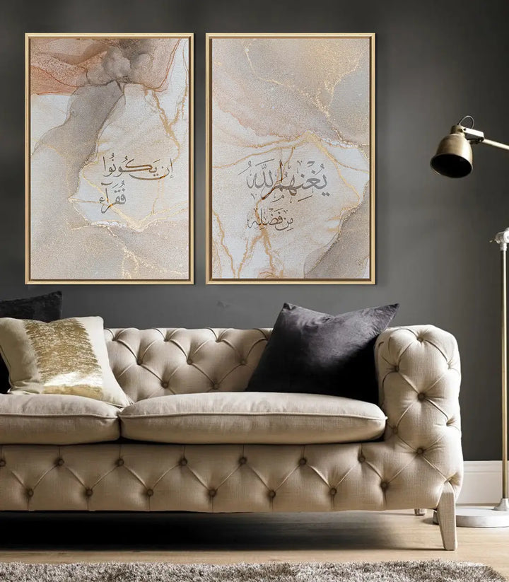 Tableau Yaqeen décoration intérieur canapé beige — diptyque marbre et calligraphie Massinart