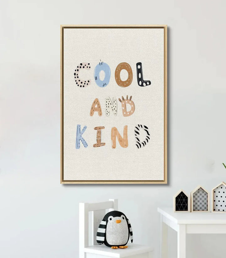 Mise en situation chambre garçon — Tableau Cool and Kind Massinart au-dessus bureau enfant