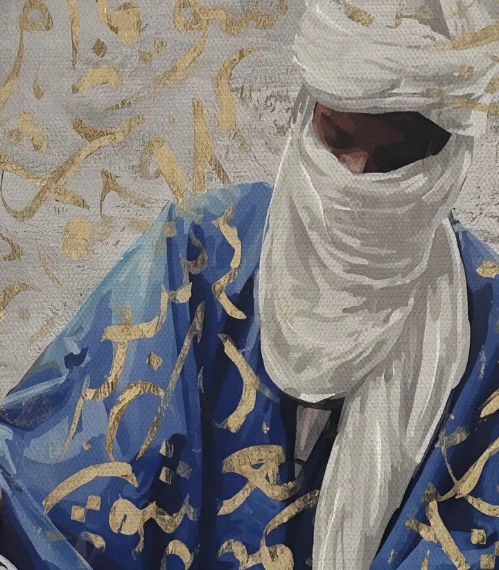 Détail tableau Sacred Pour Massinart — calligraphie dorée et textile bleu
