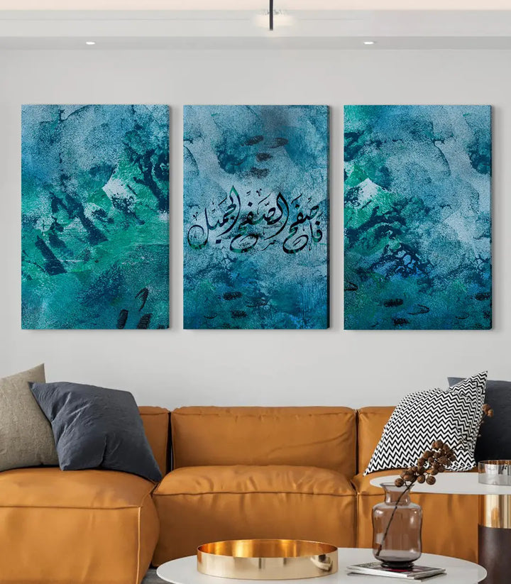 Mise en situation salon moderne triptyque As-Safh bleu turquoise Massinart