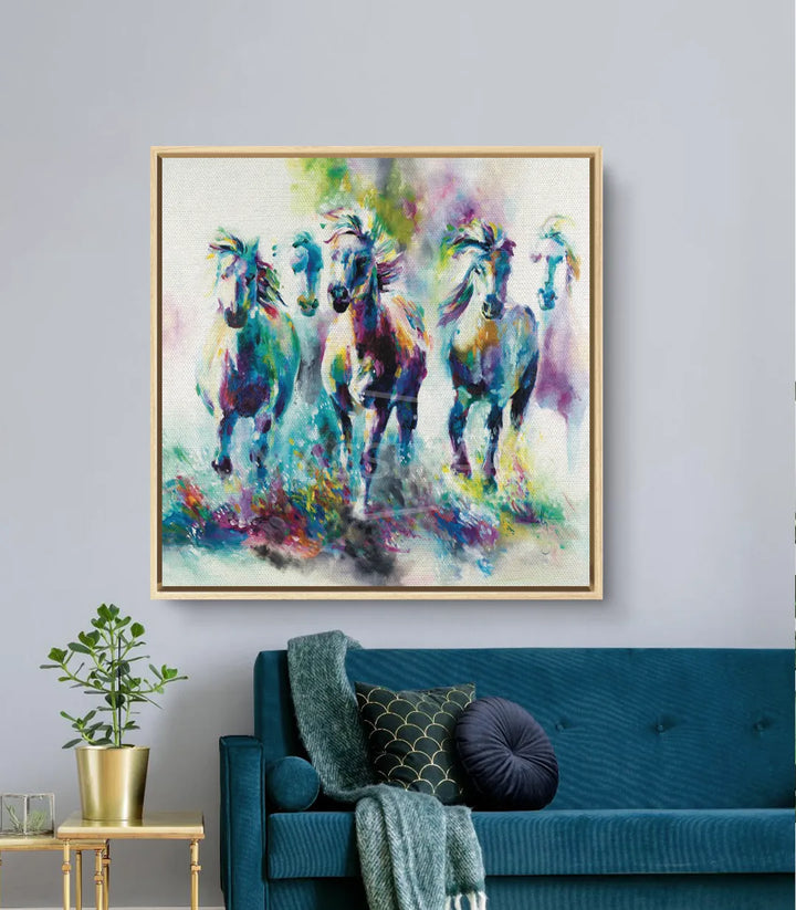 Tableau Wild Horses mise en situation salon moderne canapé bleu Massinart