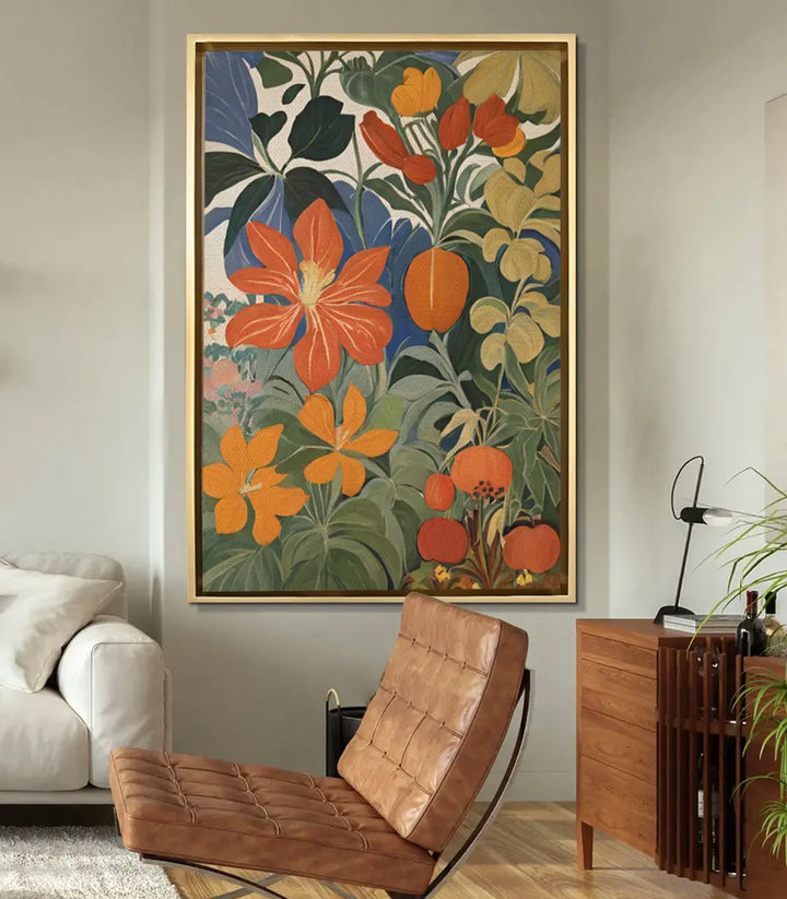 Mise en situation salon moderne Bloomtide tableau floral vertical décoration murale — Massinart
