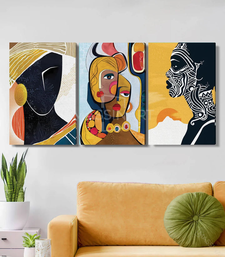 Mise en situation salon moderne - triptyque African Soul au-dessus d'un canapé doré Massinart