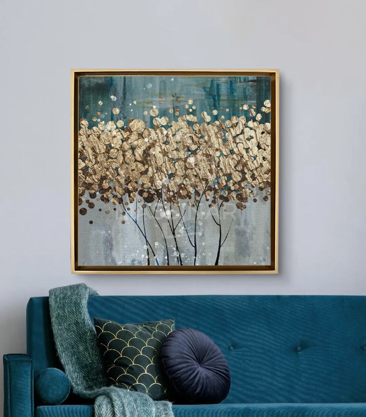 Mise en situation salon moderne Massinart — Tableau Feuilles d'or au-dessus canapé bleu