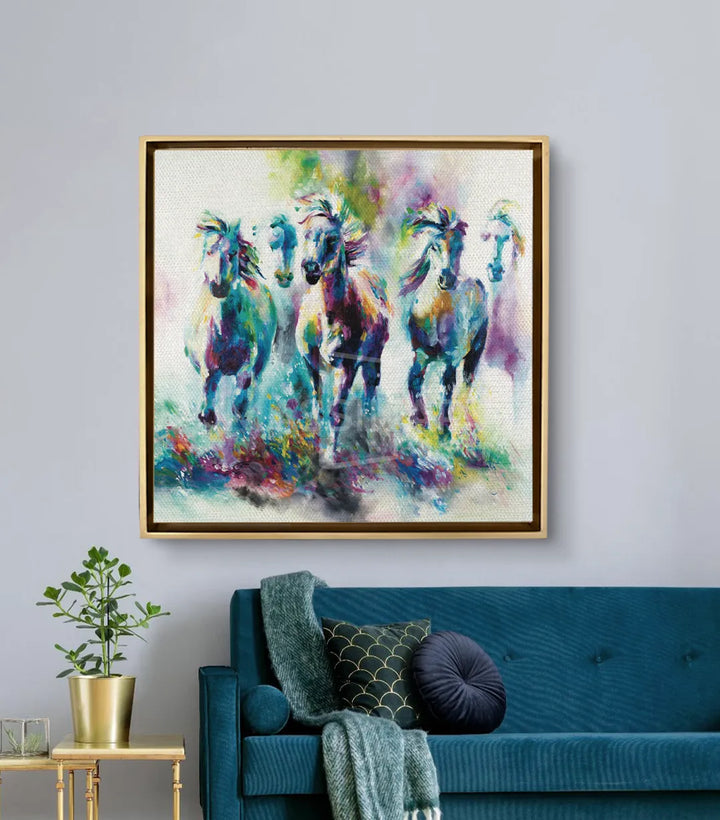 Tableau Wild Horses mise en situation salon moderne canapé bleu Massinart