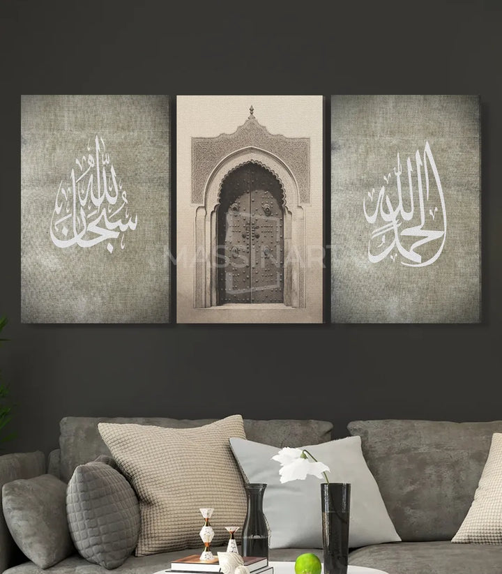 Mise en situation salon marocain Massinart — triptyque Arabesque au-dessus canapé gris