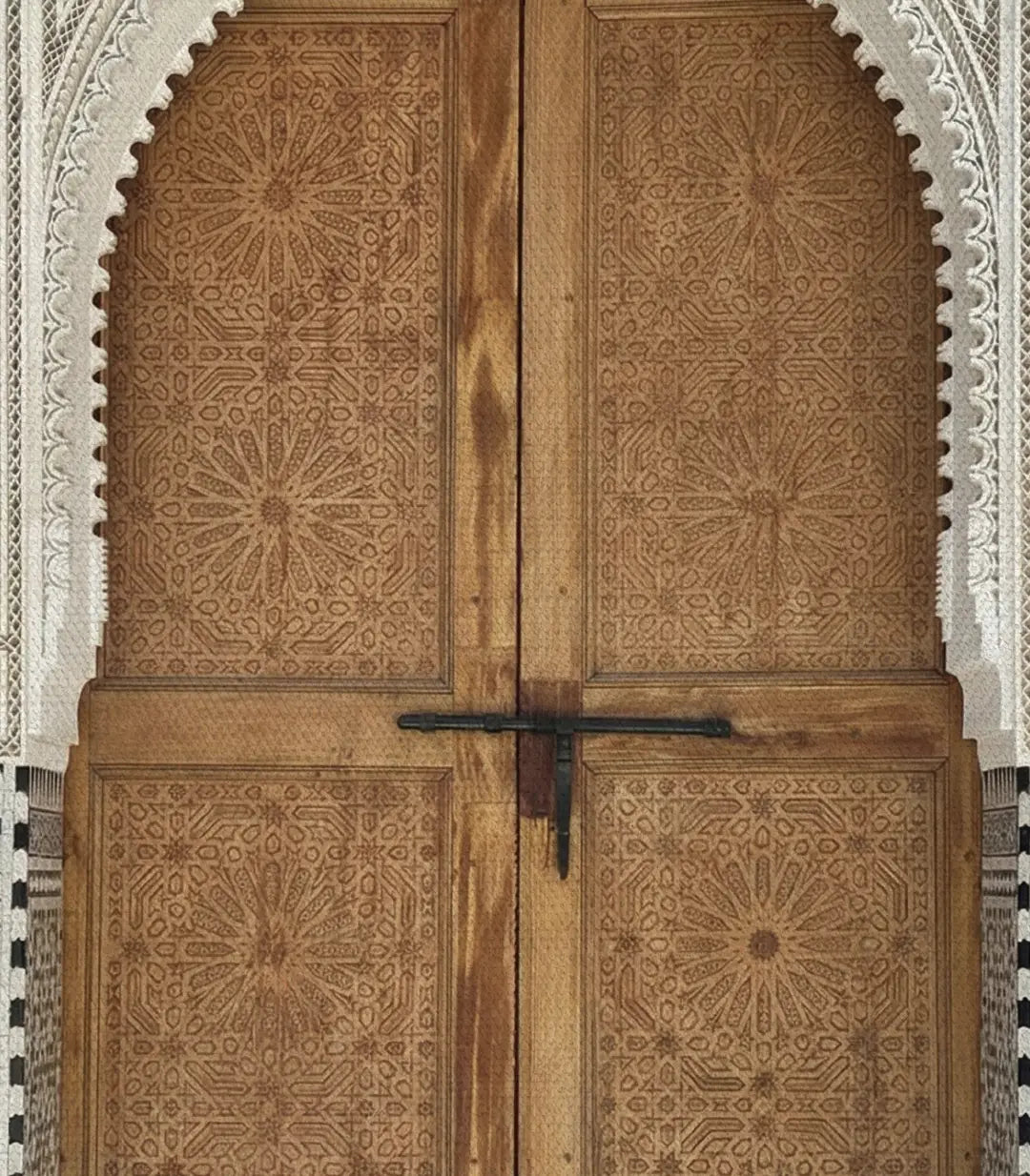 Tableau portes marocaines salon moderne — triptyque cadre noir Massinart