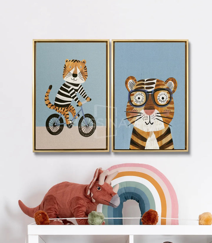 Mise en situation chambre enfant — diptyque Tiger Ride au-dessus d'étagère décorée Massinart
