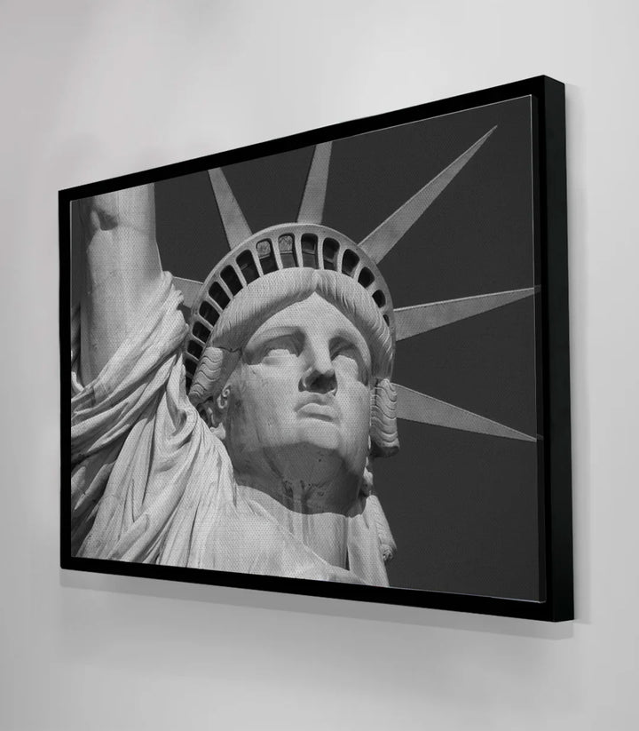 Tableau Statue de Liberté Massinart — présentation murale salon, cadre noir horizontal design épuré — Massinart