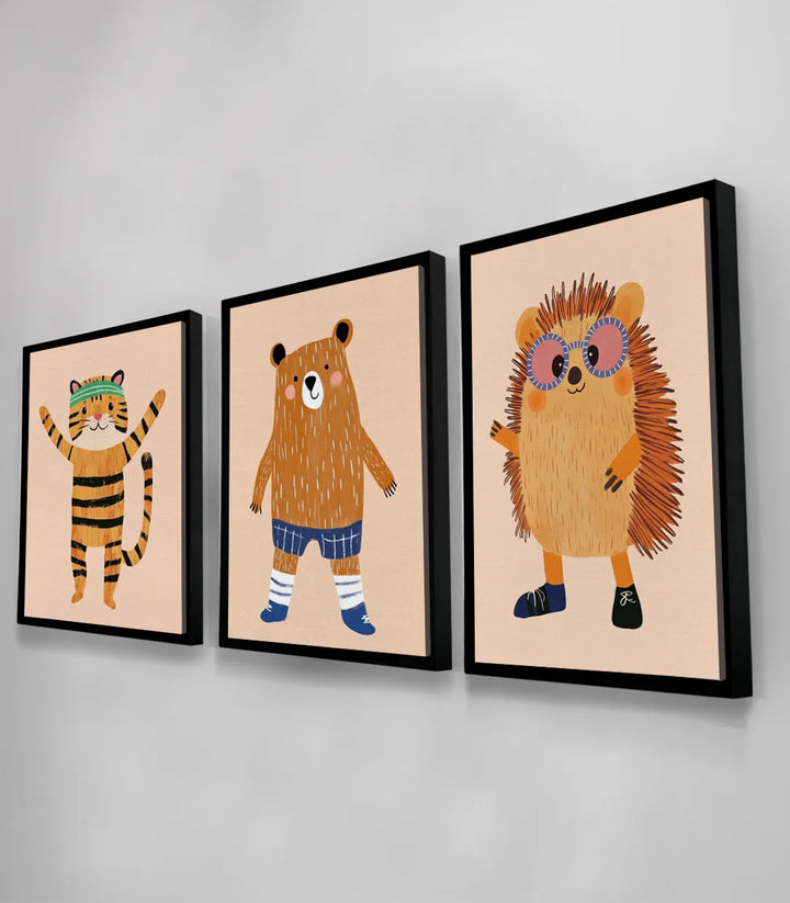 Mise en situation chambre garçon — triptyque Happy Pals avec jouets enfants sur étagère Massinart