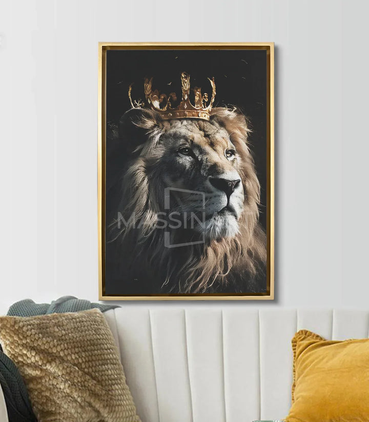 Mise en situation salon moderne : tableau lion couronné noir et or — décoration intérieur Massinart
