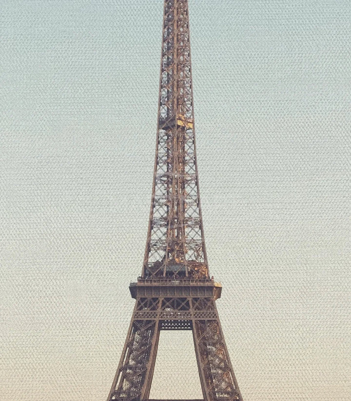 Tableau Tour Eiffel cadre noir salon moderne Massinart