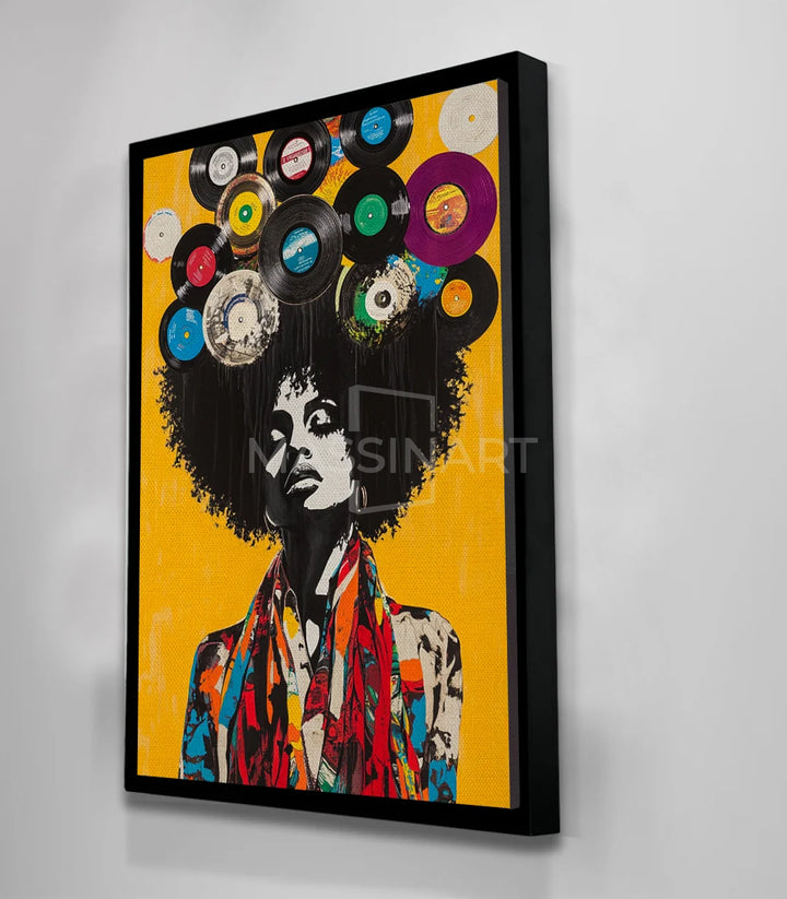 Tableau Melody and Soul Massinart — vue complète tableau portrait femme, disques vinyles, fond jaune moutarde