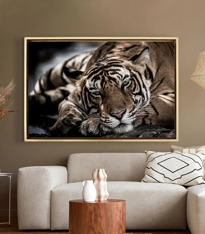 Tableau Tiger's respite en mise en situation salon moderne Massinart