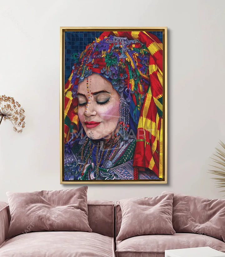 Décoration salon marocain moderne avec tableau femme berbère coloré Massinart
