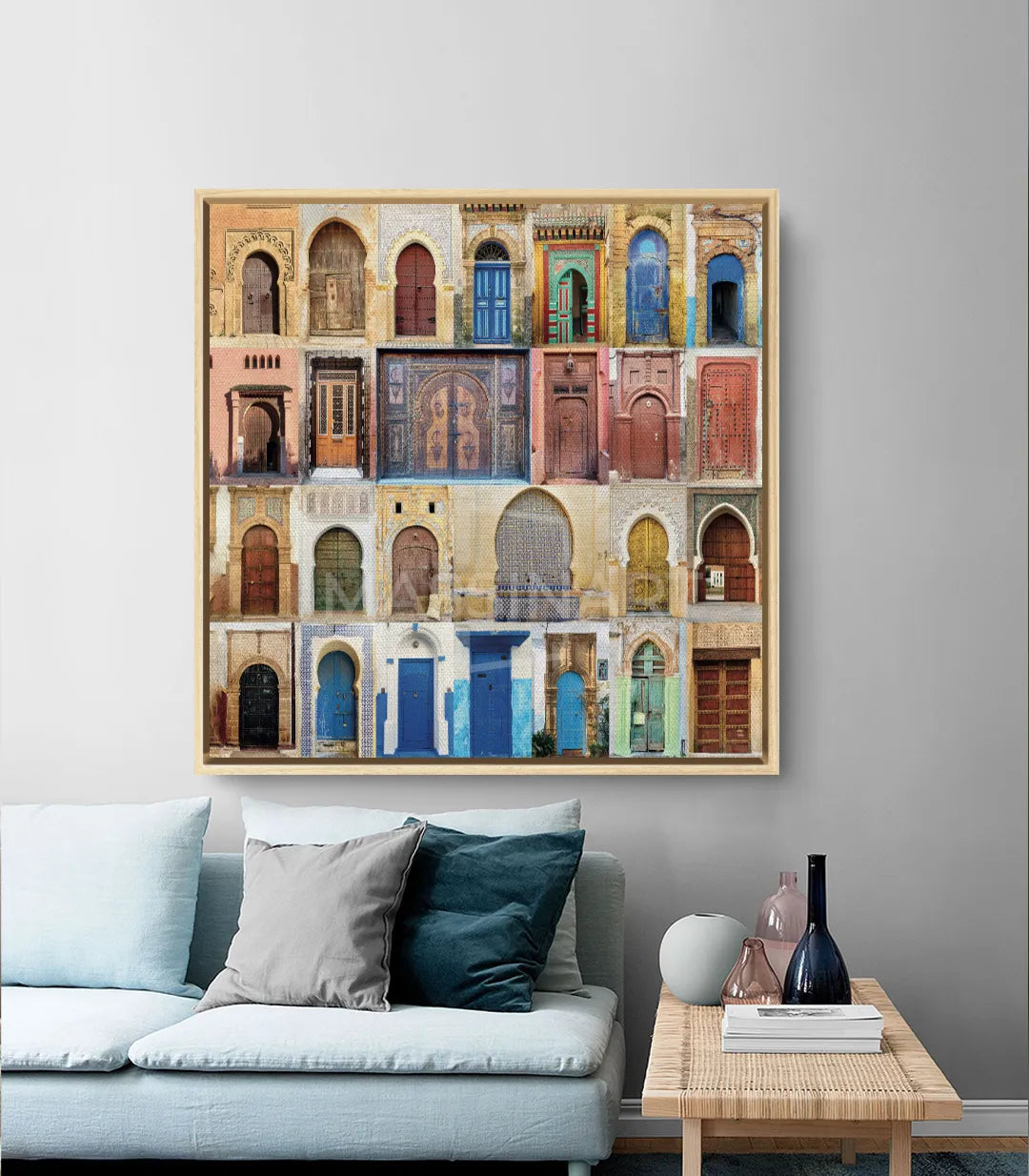 Détail composition architecture marocaine, porte zellige bleu et bois — Massinart