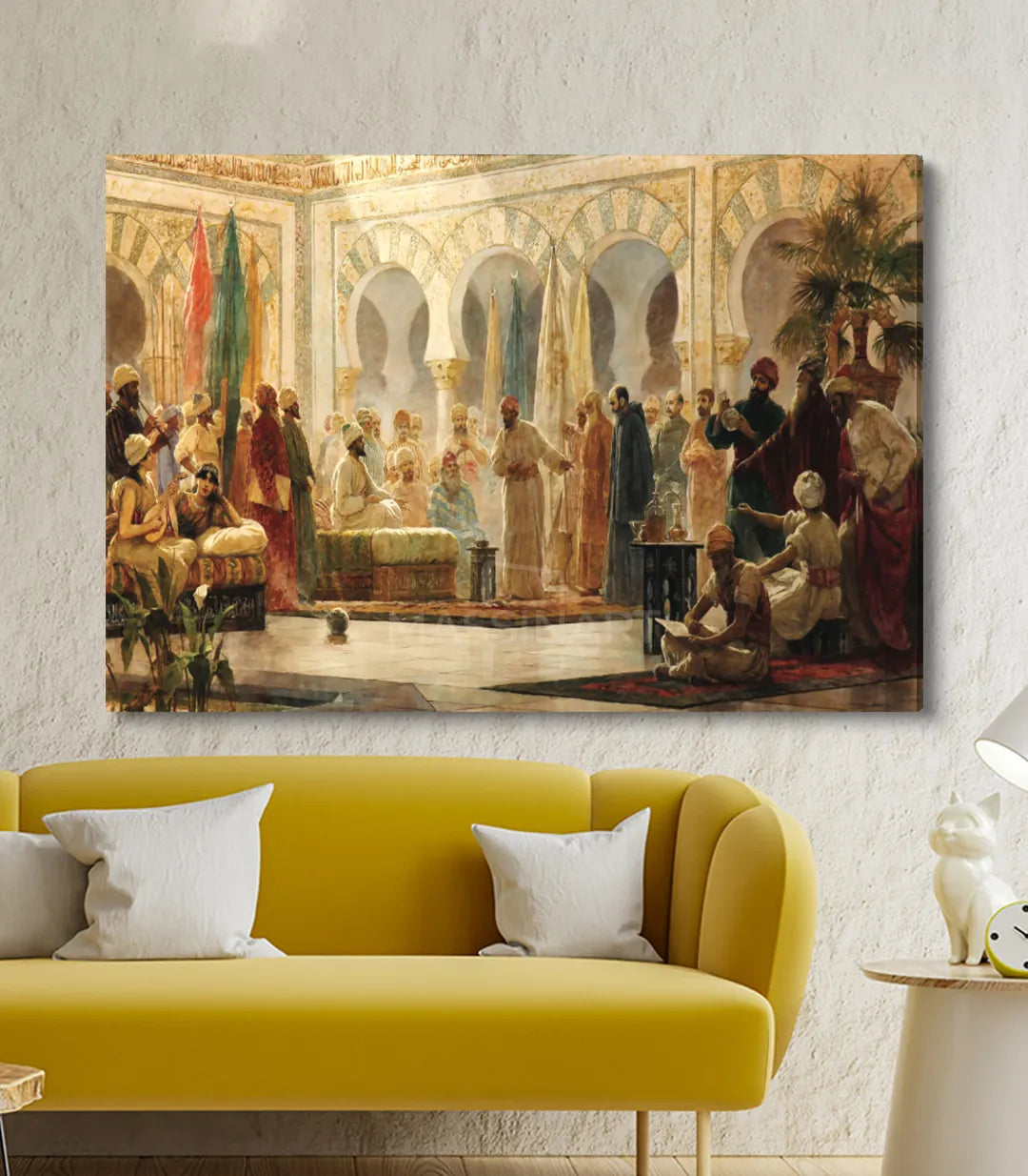 Mise en situation salon moderne, tableau cour andalouse au mur, décoration intérieur — Massinart
