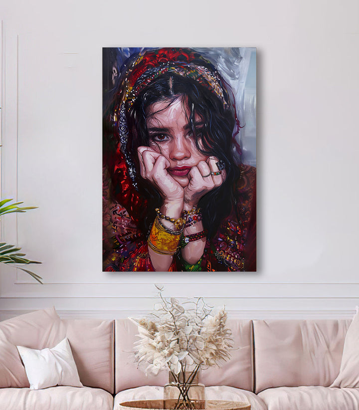 Tableau Berber Girl en mise en situation salon moderne rose poudré, décoration intérieur Massinart
