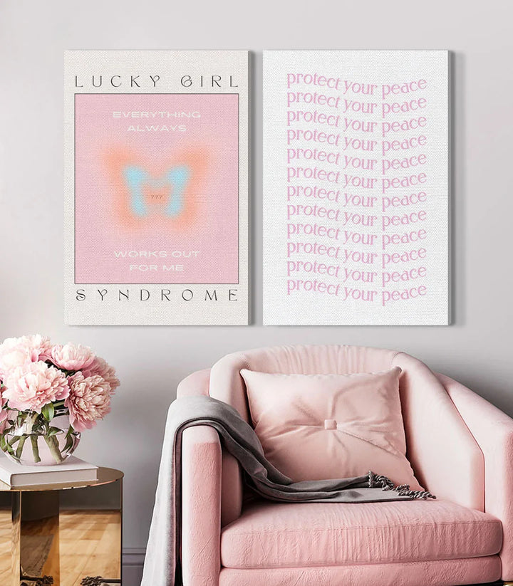 Tableau droit Protect Your Peace : répétition textuelle rose poudré sur fond blanc — Massinart