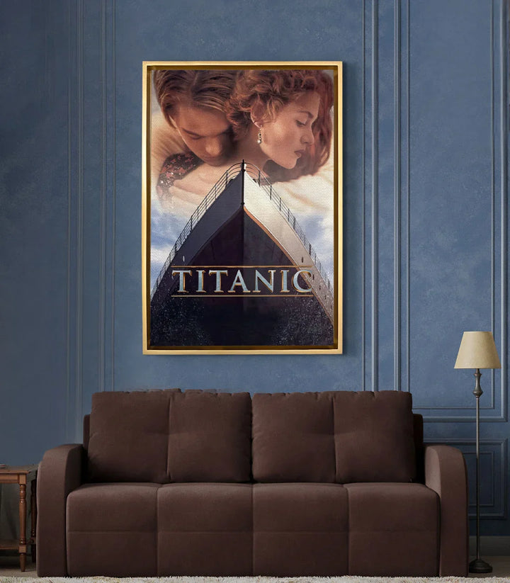 Tableau affiche Titanic en mise en situation salon moderne bleu — Massinart