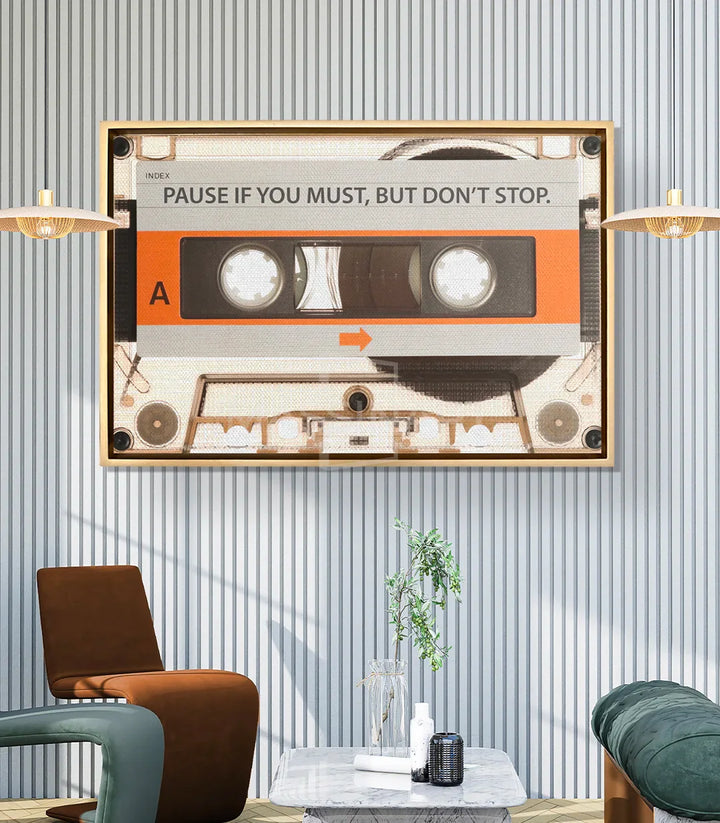 Tableau cassette vintage Don't Stop Massinart — mise en situation salon moderne