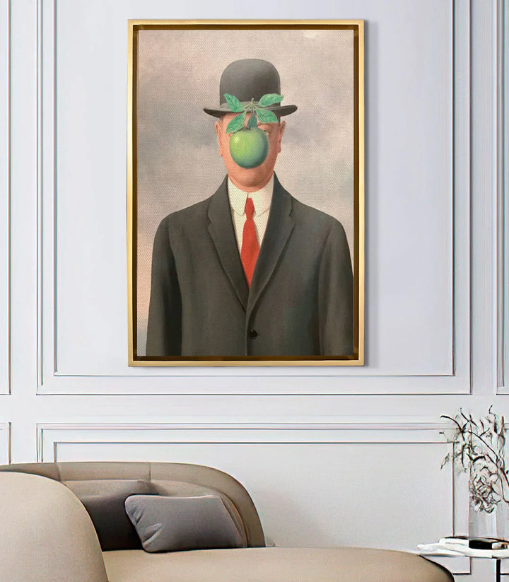 Tableau Fils de l'homme mise en situation couloir, portrait surréaliste Massinart