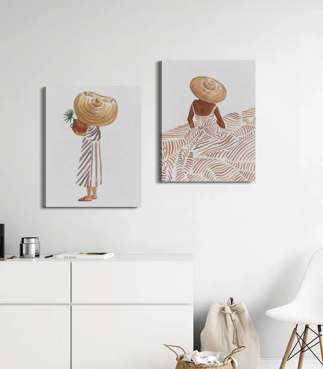 Tableau femme chapeau paille minimaliste, rayures beige gris, style contemporain Massinart