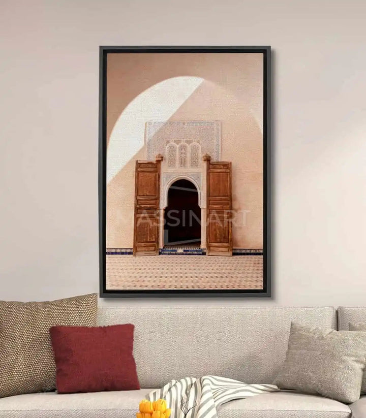 Tableau porte marocaine ancienne, architecture islamique terracotta et blanc, Massinart
