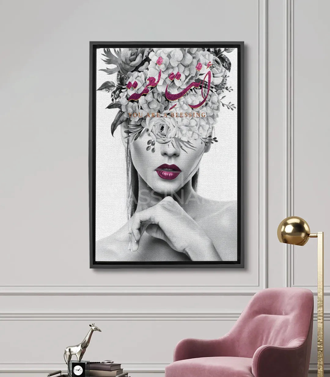 Tableau portrait femme floral Massinart — visage noir blanc couronné fleurs roses calligraphie