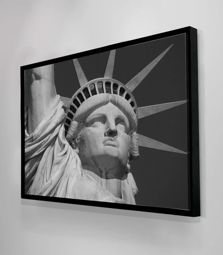 Tableau Statue de Liberté Massinart — présentation murale salon, cadre noir horizontal design épuré — Massinart