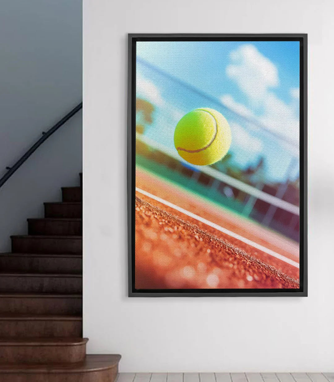 Tableau Tennis Pulse Massinart — balle jaune sur court multicolore, ciel bleu