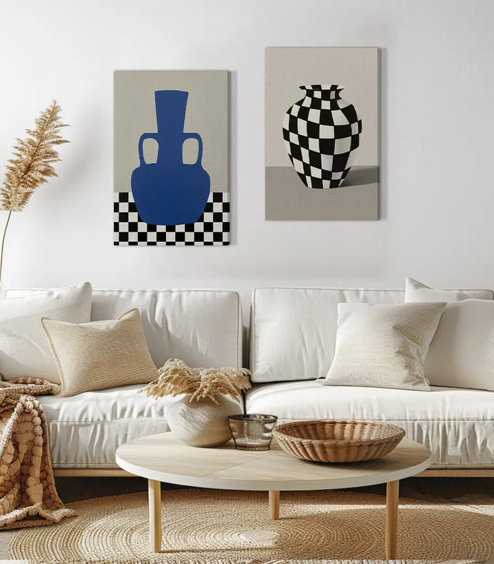 Tableau vase bleu céramique sur damier noir blanc Massinart